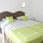Apartments Villa Milna 1